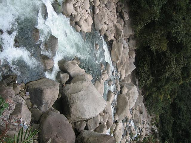 Aguas Calientes 001 river through town