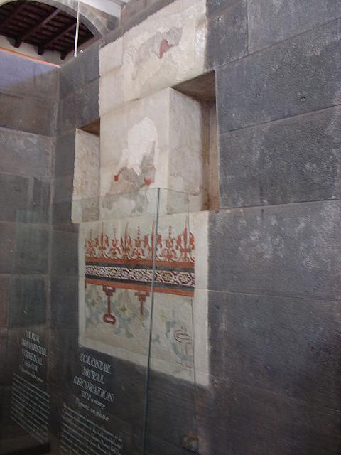 DSC01166 murals over ruins
