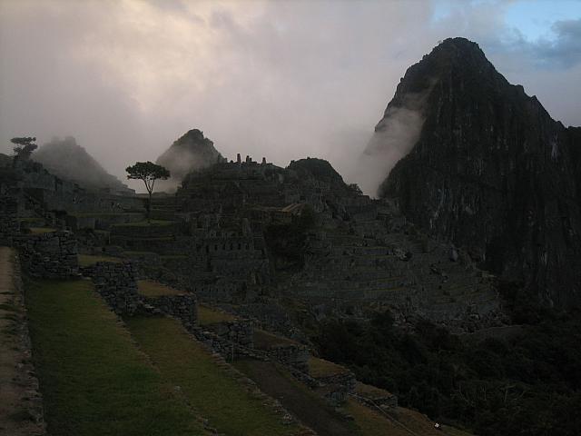 Machu Picchu 004 fog