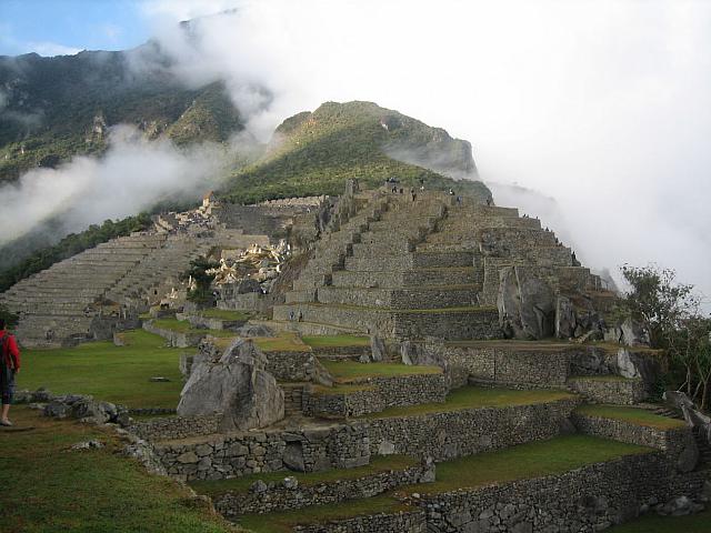 Machu Picchu 089 towards Machu Picchu mountain