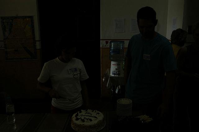 Karina 07 21 2008 169 Serving the cake