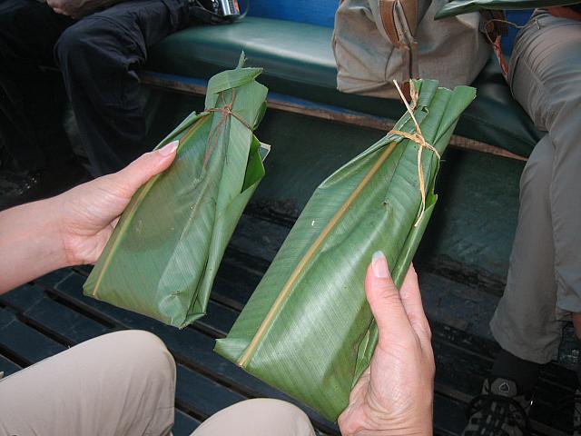 Posada Amazonas 025 rice meal in banana leaves