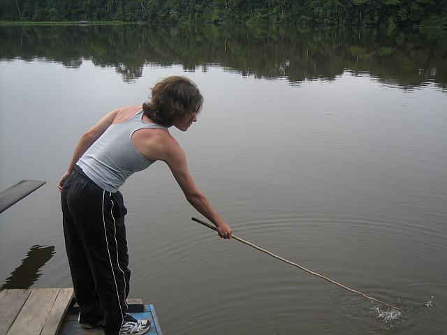 Posada Amazonas 081 fishing for piranha