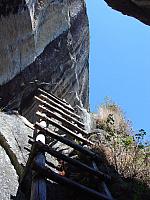DSC01307 ladder with huge steps