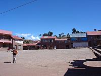 DSC01404 main square on island